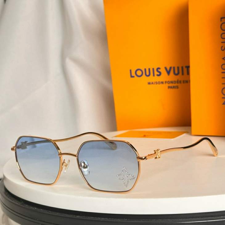 Picture of Louis Vuitton Sunglasses _SKUfw75179610fw